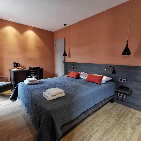 Le Pont Neuf Hotel 2*