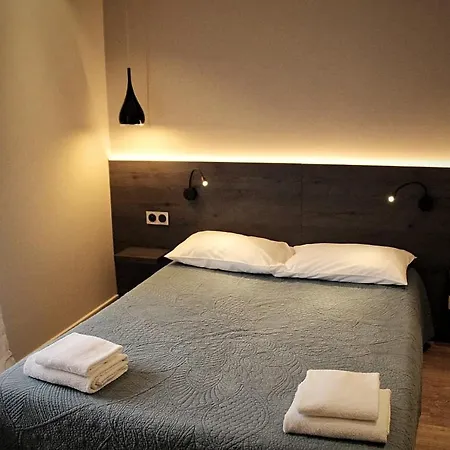 Hotel Le Pont Neuf 2*