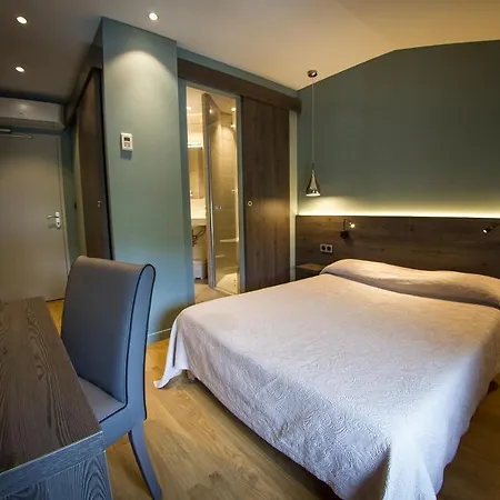 Le Pont Neuf Hotel 2*
