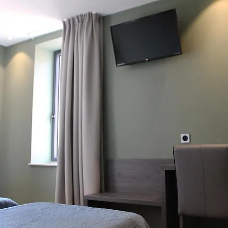 Le Pont Neuf Otel Saint-Affrique