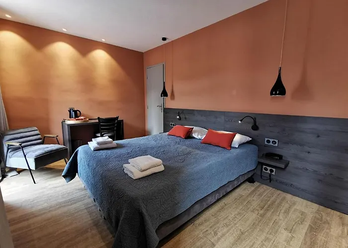 Le Pont Neuf Hotel 2*