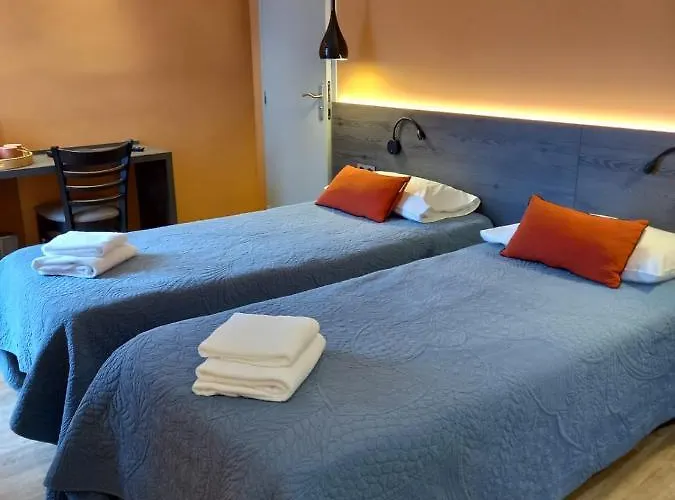 Le Pont Neuf Hotel 2*